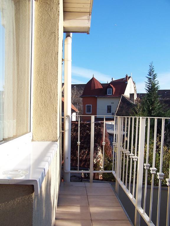 Akacia Apartment - Free Inside Parking, 2 Bedrooms, Garden, Next To Centre Будапеща Стая снимка