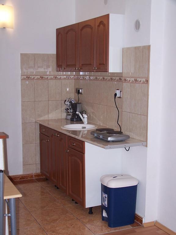 Akacia Apartment - Free Inside Parking, 2 Bedrooms, Garden, Next To Centre Будапеща Стая снимка