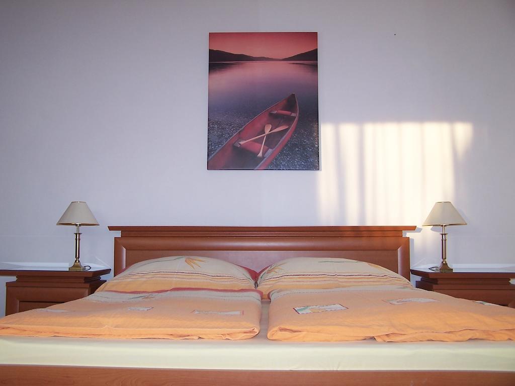 Akacia Apartment - Free Inside Parking, 2 Bedrooms, Garden, Next To Centre Будапеща Стая снимка